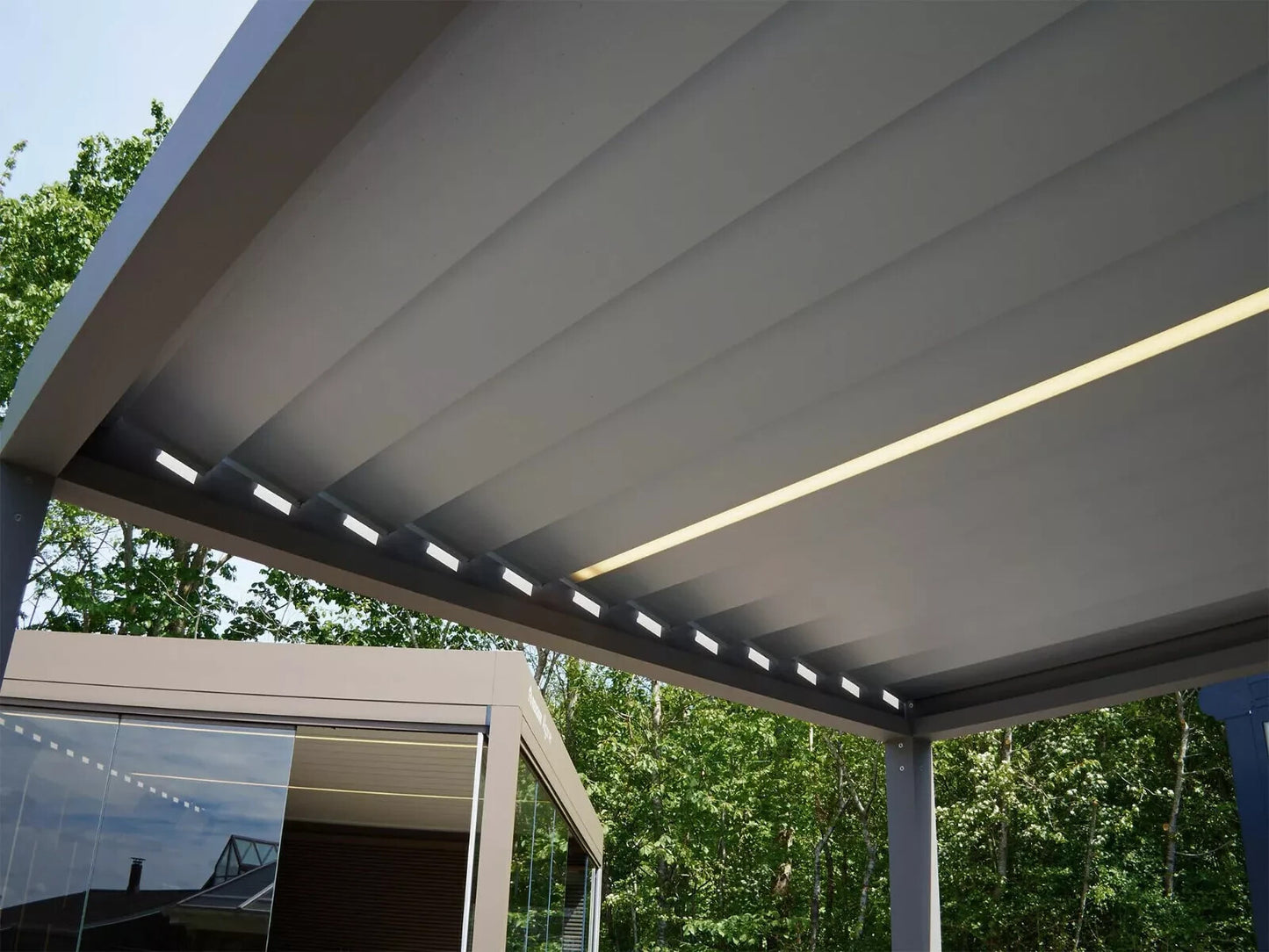 Lamellendach VITRO PERGOLA, 3×3 m, elektrisch, Funk, Aluminium – Bild 6